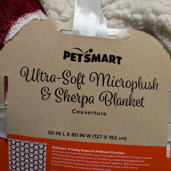 PetSmart Ultra-Soft Microplush & Sherpa Blanket - Red and White - Picture 4 of 4